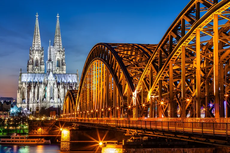 Hotels in Köln — Weltberühmter Dom, Karneval und lebendige Veedel
